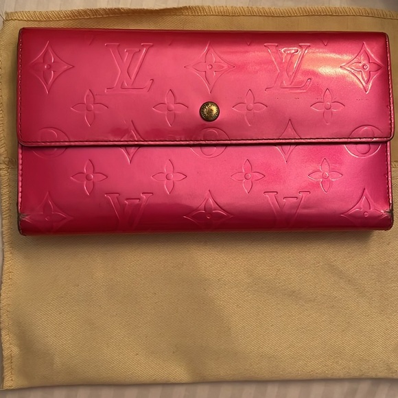 LOUIS VUITTON Rare Fuchsia Monogram Vernis Wallet- Preowned - Picture 13 of 13